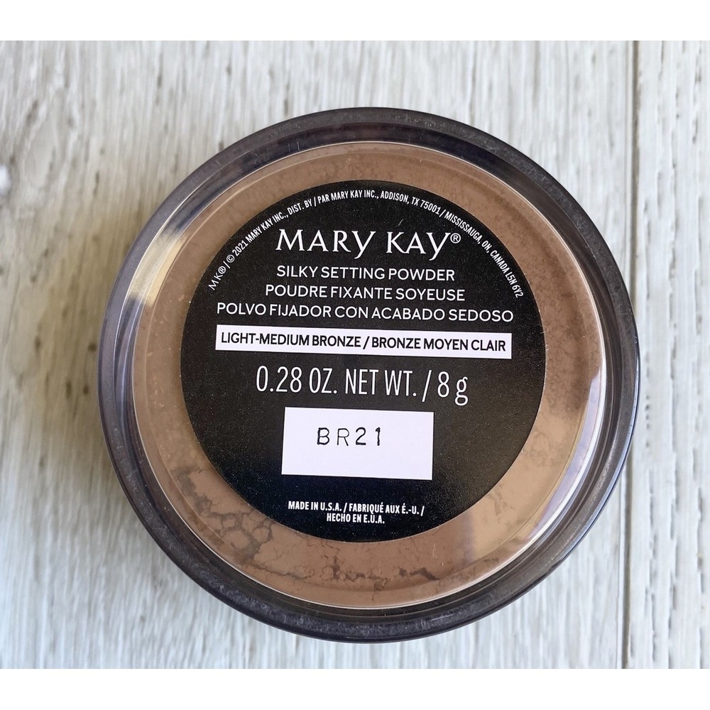 Mary Kay Silky Setting Powder‎ Light Medium Bronze  175899 New  .28 oz